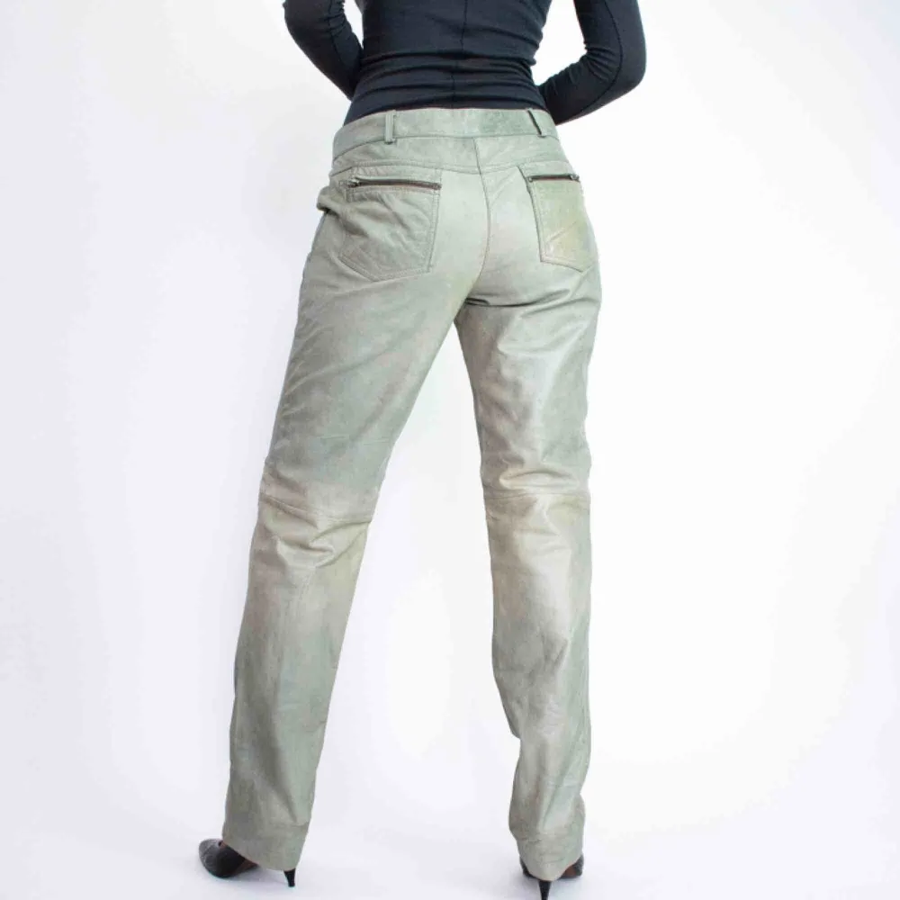 Vintage 90s Y2K olive green leather pants Some marks/creasing Label: DK 38, fit best full S, tight M Model: 169/S Measurements (flat, cm): inseam: 80 waist: 40 hips: 53 Price is final. Free shipping! Ask for the full description! No returns!. Jeans & Byxor.