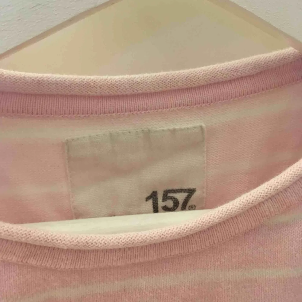 Den här tröjan är från Lager 157 och säljer den pga att den blivit för liten för mig. Den nästan aldrig använd och i nytt skick, hör av dig om du har frågor!✨🌟. Tröjor & Koftor.