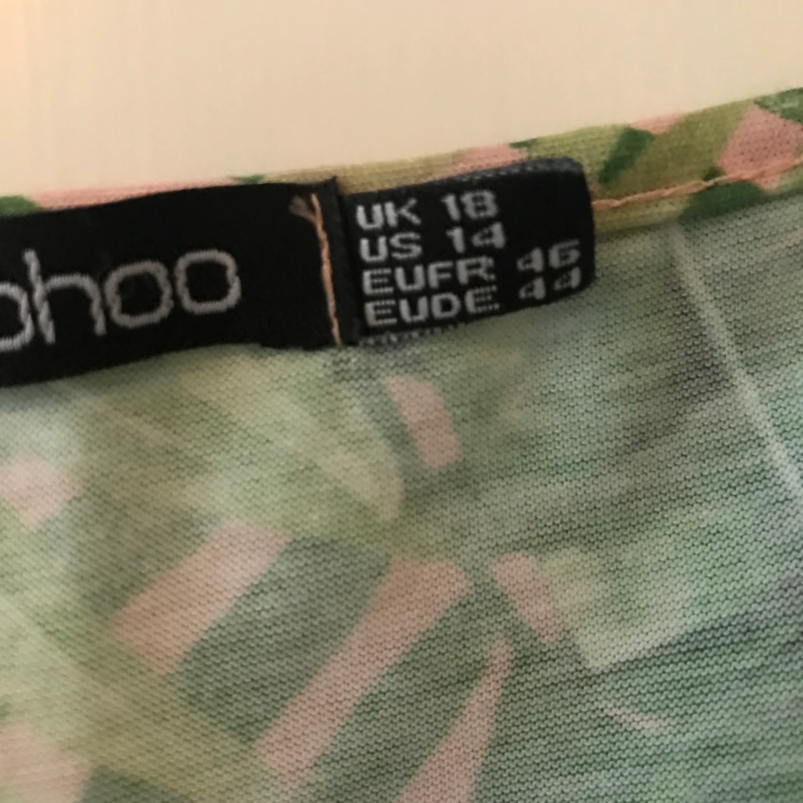 Omlott topp med snörning från Boohoo - 90