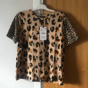 Zara t shirt - Supersöt t shirt från zara💖💖 slutsåld på hemsidan. 