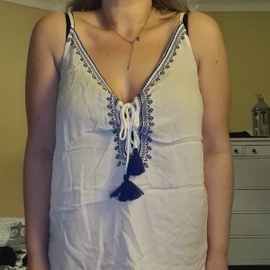 Linne oanvänt - Storlek L ifrån HM. Katt finns i hemmet 