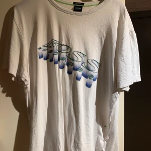 Hugo boss t-shirt  - Hugo boss t-shirt i använd skick. 
