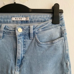 Jeans från Nakd  - Ljusa jeans från Nakd, storlek 36. 40kr plus 63kr (spårbart via Postnord) 