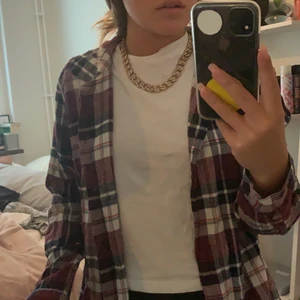 Flanellskjorta  - Sååå humla din flanell skjorta köpt på beyond retro💗 Super fint skick, köparen står för frakt om vi ej kan mötas upp