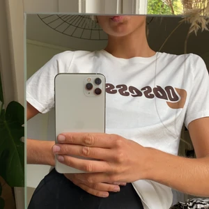 T-shirt med tryck  - så snygg T-shirt! Använd en gång. Frakt på 36kr tillkommer! 