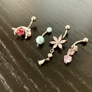 Navelpiercingar - 4 supersöta navelpiercingar✨ allihopa för 30kr+frakt OBS! Blomman är såld! 