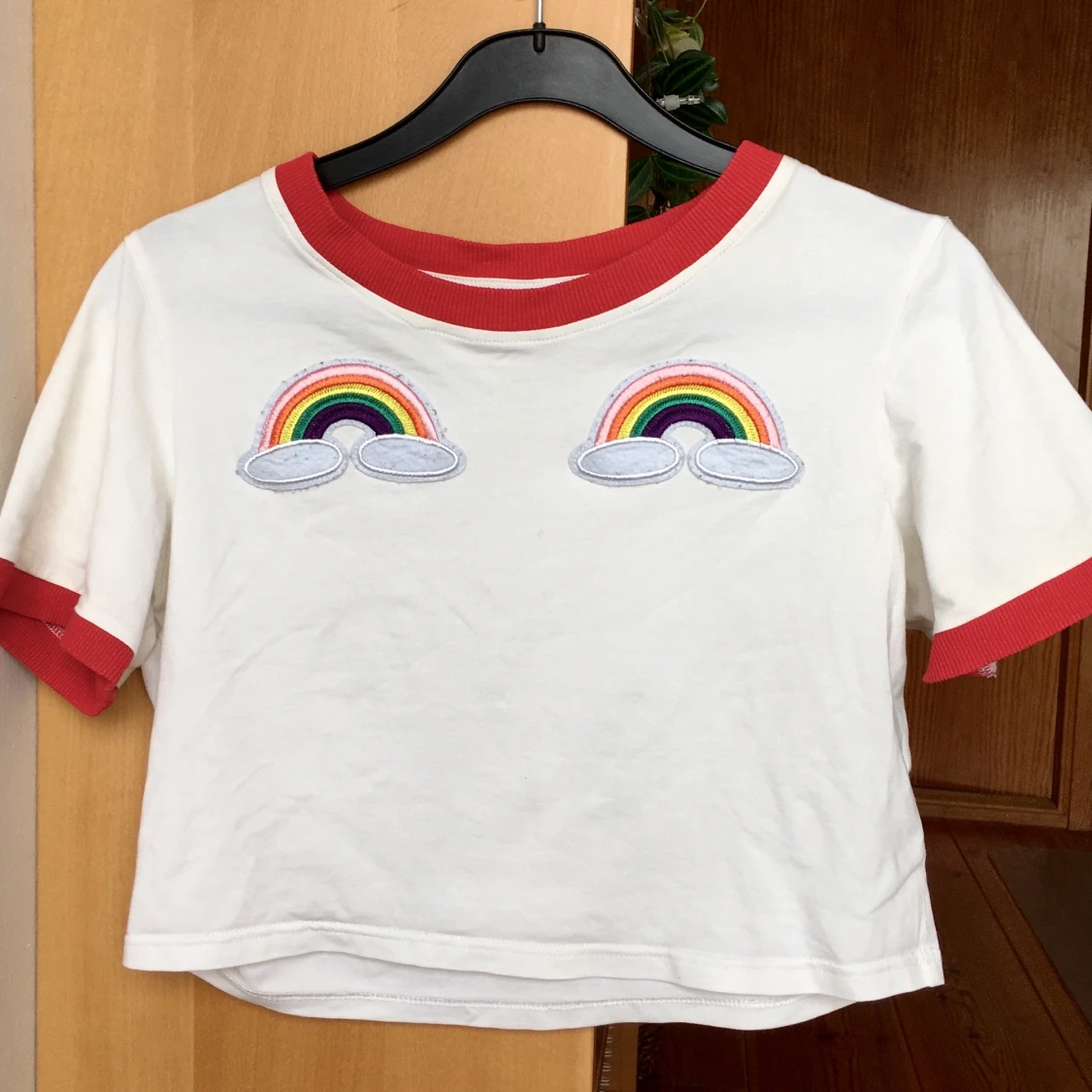 Cropped tröja med regnbågar - 90