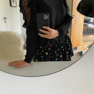 Blus me fina detaljer - Hej säljer en blus från zara som tyvärr inte kommer till andvänding⭐️⭐️köpt för ett tag sen men inte andvända så mycket 