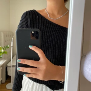One shoulder tröja!🦋 - Heej säljer en tröja från nakd. Köpt för ett tag sen men inte andvända så mycket 🌸 fin passform och fint till både kjol o jeans 