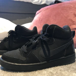 Nike skor - Knappt använda skor från nike i storlek 38,5. Pris går att diskutera