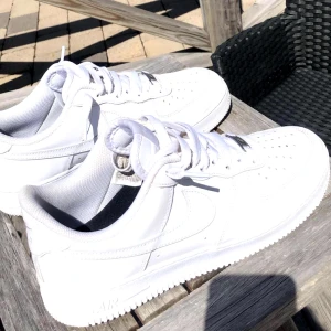 Nike Air Force 1 Low Vit - Fräscha vita skor för billigt pris