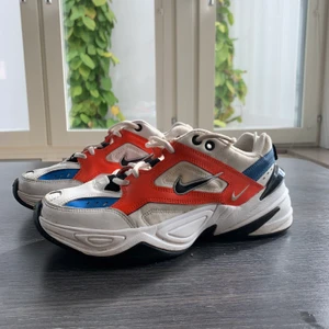 Nike M2K tekno  - Säljer mina NIKE M2K TEKNO. Väldigt sköna och i bra skick. Frakt tillkommer ✨🍂 Bud just nu ligger på 500:- 