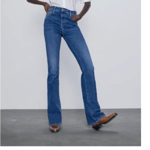Zara bootcut  - Säljer dessa HELT OANVÄNDA, bootcut från zara med prislapp kvar! Säljer för 300 ink spårbar frakt 