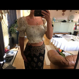 Jättesöt topp - Aldrig använd. Storlek 40 men liten i storleken, den är mer som en 34/36.