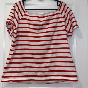 Axellös tröja, storlek: XL - En axellös tröja från HM. Storlek: XL. Använd fåtal gånger. Frakt tillkommer.