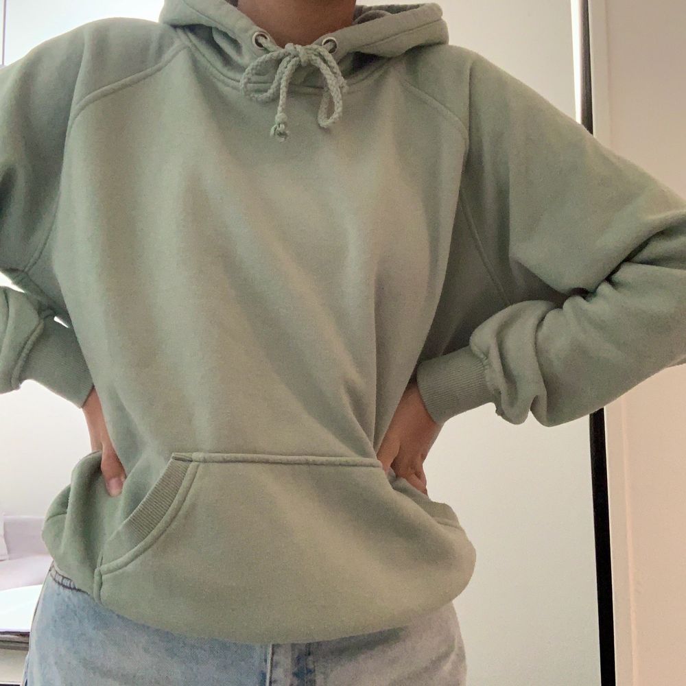 Jättefin mintrgrön hoodie, lite nopprig men inget man tänker på :). Huvtröjor & Träningströjor.