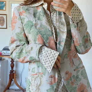 Kavaj/Jacka - Blomning kavaj, har används som jacka. Fläckfri strl 38🌸