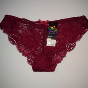 5 ST NYA  - Helt nya trosor i spets, storlek XL! Jättefina med lappar kvar! Fem stycken, frakt ingår! ☺️ 