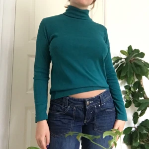 Turkos polotröja - Väldigt fin och skön! Frakt tillkommer!