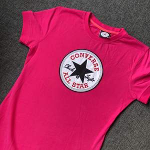 Helt ny Converse T-shirt. 