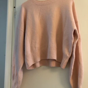 Other stories tröja  - Stickad other stories tröja. Storlek L men jag är storlek S och den funkar på mig, bara lite oversized. 