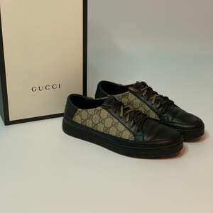 Fräscha gucci skor i väldigt bra skick. Kostar runt 5000-5500 nya i butik. Storlek 42