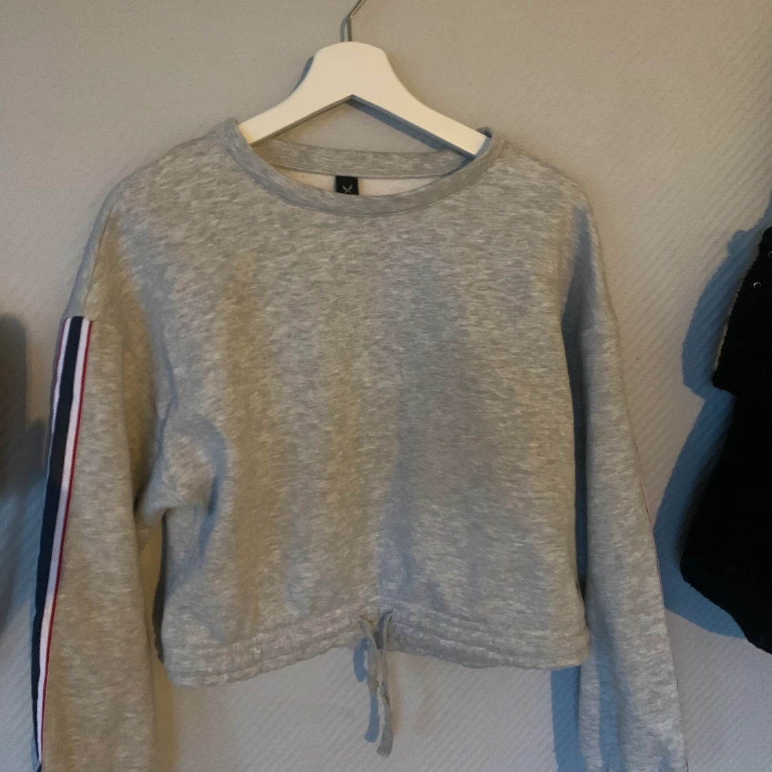 Tränings tröja med knyt i midjan - 90