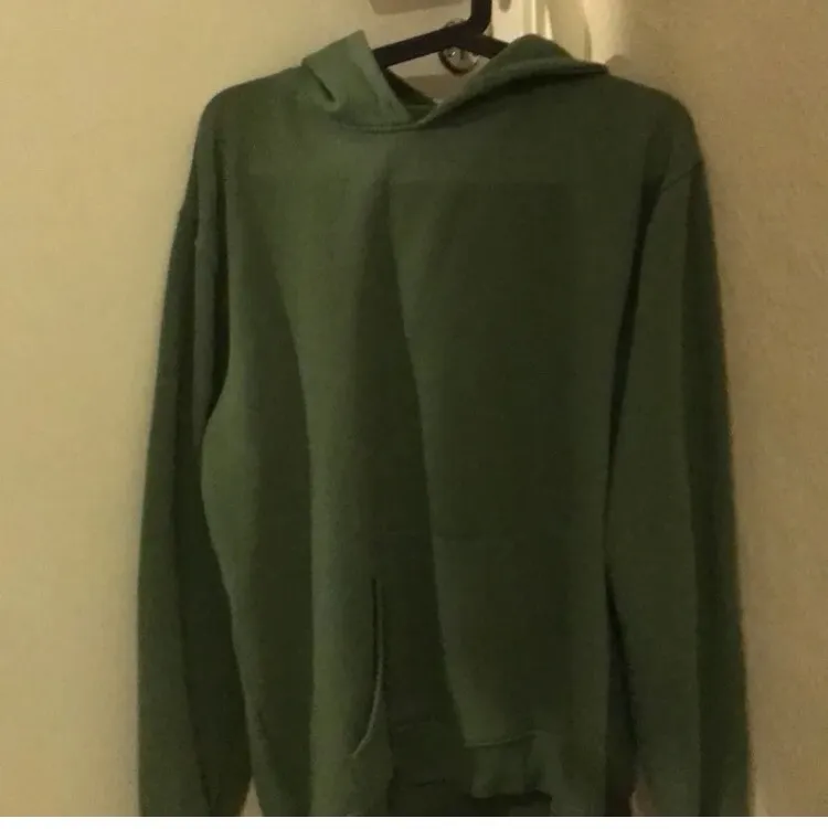 En grön hoodie Marvel inte kan ha! Unisex, mindre än strl visar , strl är L, alltså kan mindre strl använda denna lätt!. Hoodies.