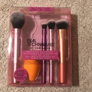 Real techniques set - HELT OÖPPNAD, ordinarie pris 249:-💕 köpare står för frakt BUDGIVING Högsta bud just nu hittar du i kommentarerna 