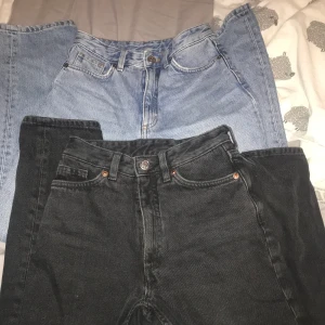 2 st mom jeans monki - 2 stycken mon jeans från monki. Ny pris: 400kr st. Säljer båda för 250kr och en för 150kr🖤 köparen står för frakten eller möts upp i Stockholm,