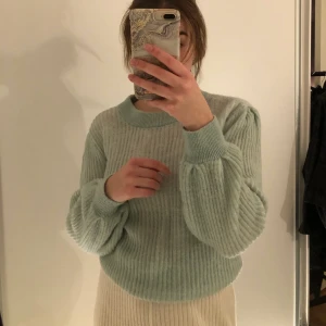 Stickad tröja - Mintgrön stickad tröja (köpare står för frakten)