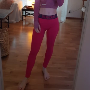 Gymshark - Leggings. I nyskick. Finns artikeln kvar så finns varan kvar.