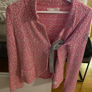 Odd molly cardigan - Säljer min fina odd molly cardigan som knappast är använd och är helt som ny, storlek S.