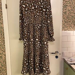Klänning - Djurmönstrad klänning