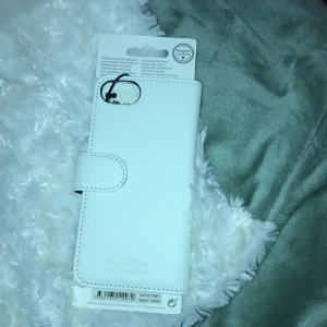 Helt nytt holdit skal - Helt nytt vitt holdit skal med magnetfunktion☺️ nypris 220