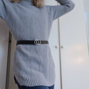 Stickad tröja - Lång i modellen