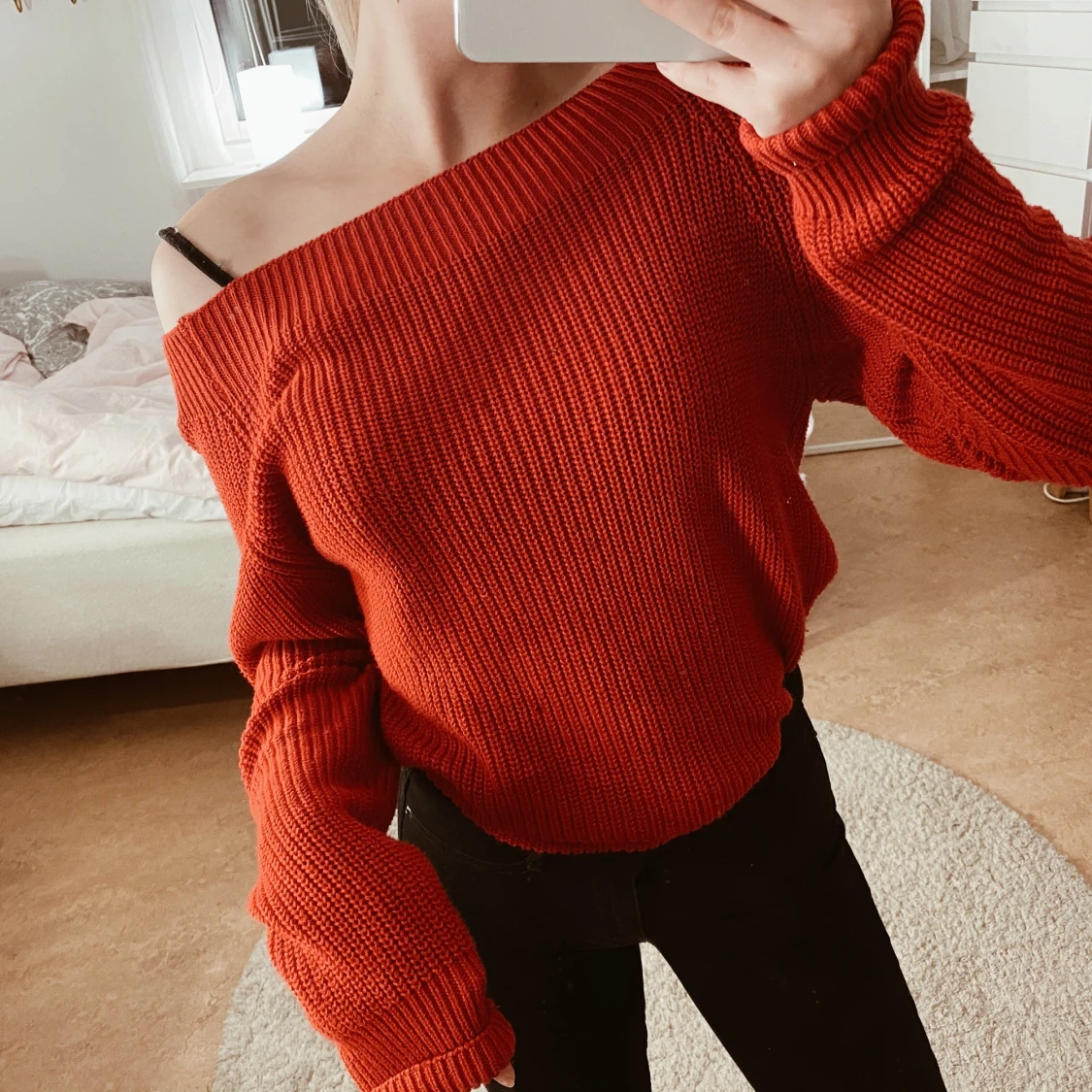 Röd stickad tröja 