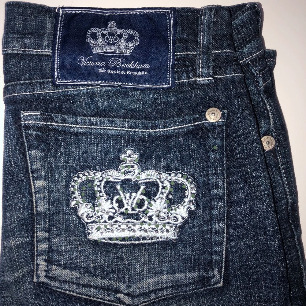 Victoria Beckham crown jeans | Plick 
