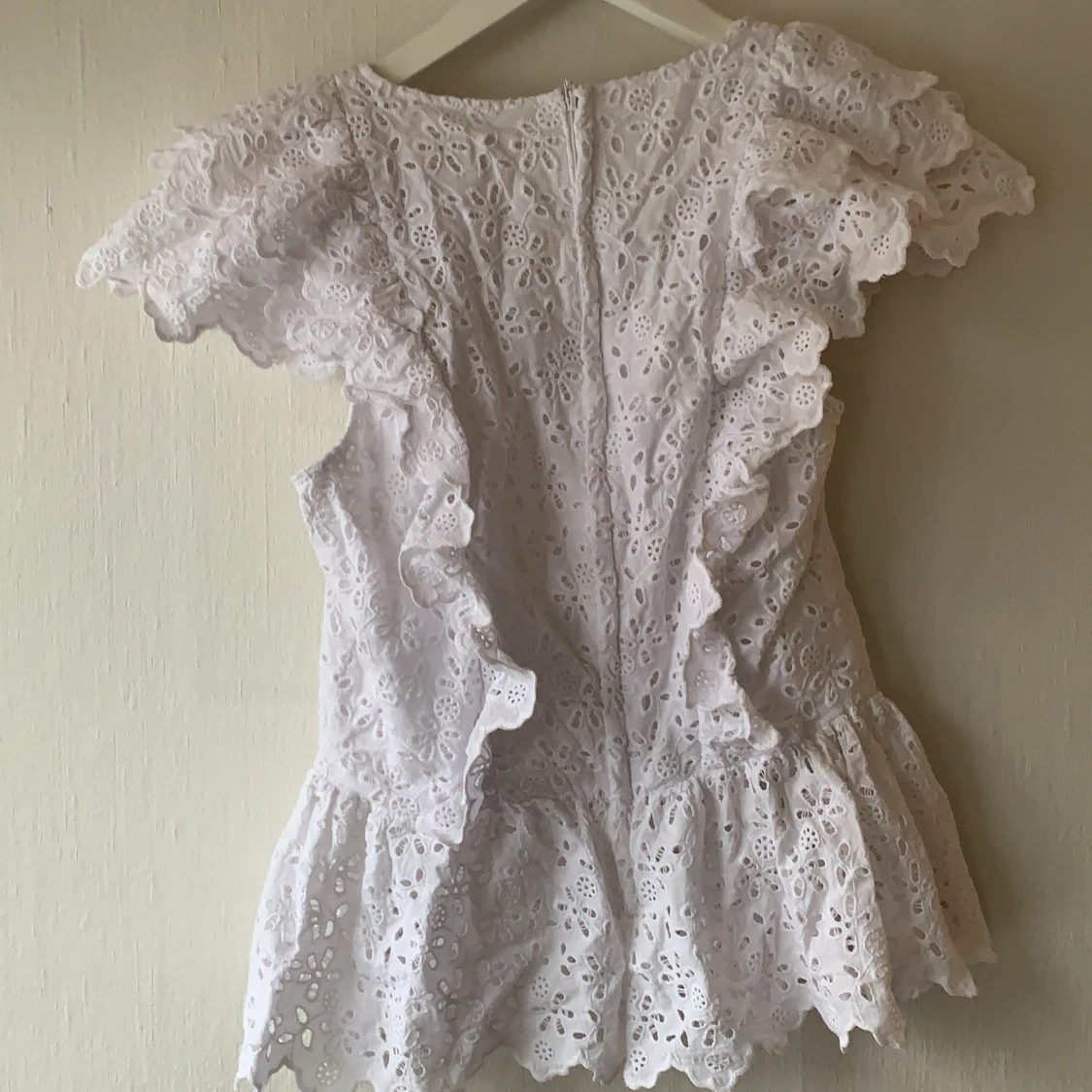 Spetsig volang tröja - 90