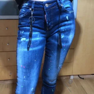 dsq 2 jeans  - PRISSÄNKT!!! 300kr tjej modell