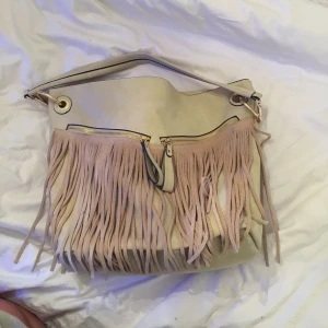  - Stor frans väska i ljus mocka! Hel o fin! Köparen betalar frakten 