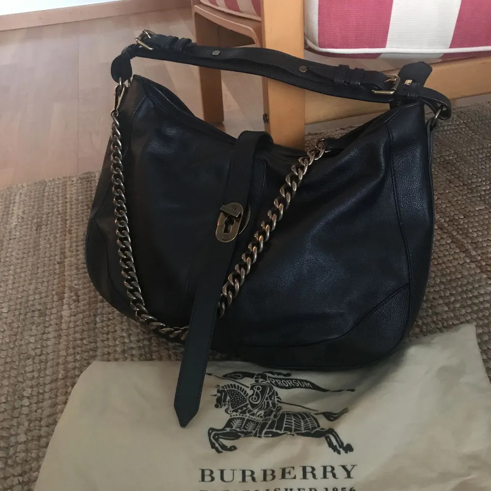 Burberry s large black leatner boho bag Handles and a shoulder strap with chain Used only few times, in very good condition with dust bag. sale for 1800kr. Väskor.