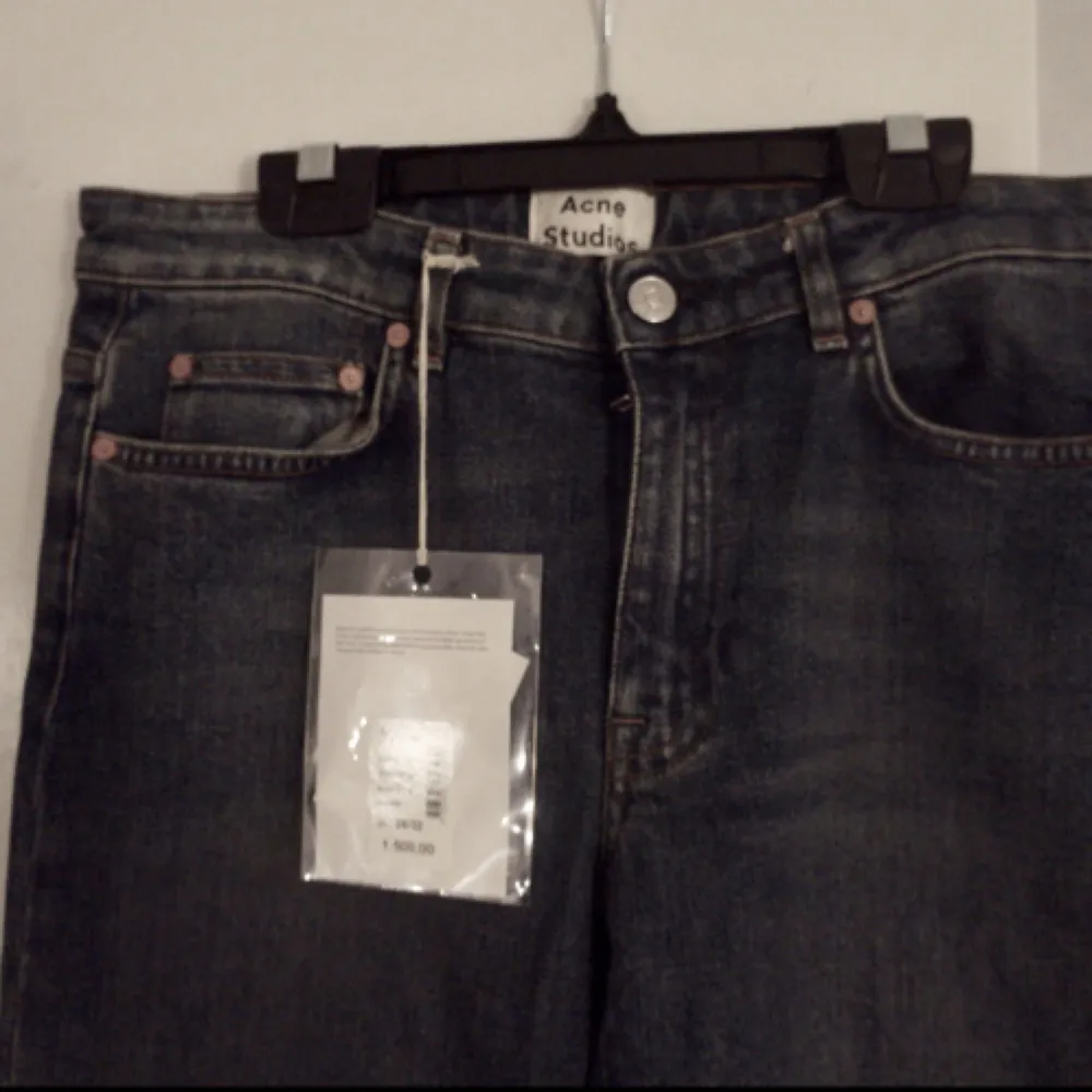 Jättefina och helt nya jeans från Acne i modellen 