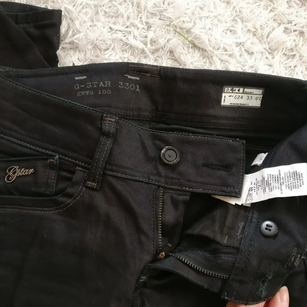 Superfina G-Star Jeans i modellen Lynn Knappt använda. Liten skavank på knappen, lite färg har skavts bort. Nypris: 1100kr cirka. Jeans & Byxor.