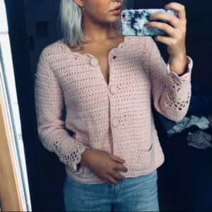  - Superfin odd molly kofta i gammeldagsrosa.