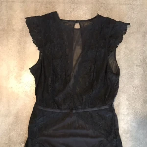  - Den slutsålda populära spetstbodyn fr HM. I fint skick 