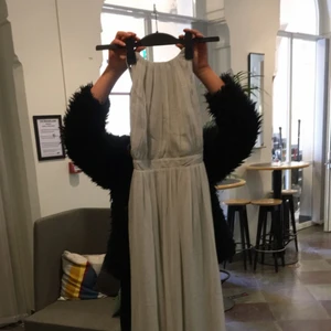  - Helt oanvänd balklänning ifrån Nelly i storlek 40. Den har prislapparna kvar och nypris ligger på 700 kronor. Frakt tillkommer om varan behövs att skickas 🌸