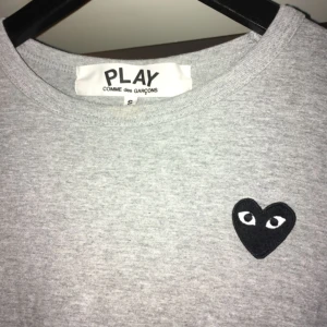  - Långärmad äkta cdg tröja köpt från NK