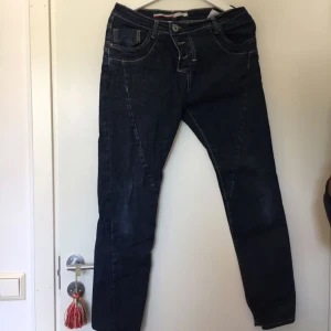 - Jeans från Please