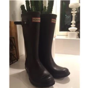  - Säljer mina oanvända hunters i storlek 37! (Kortare modell) Möts endast upp i Sthlm. Hör Järna av dig om frågor 😊